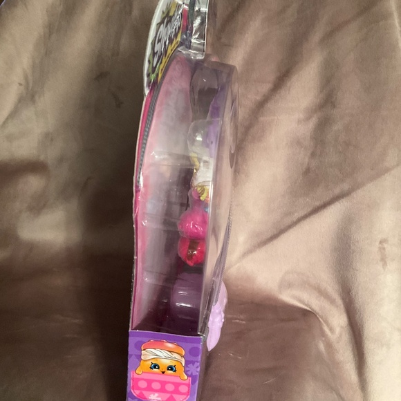 New Shopkins Charm Bracelet with Shopkins & Charm - Picture 7 of 9